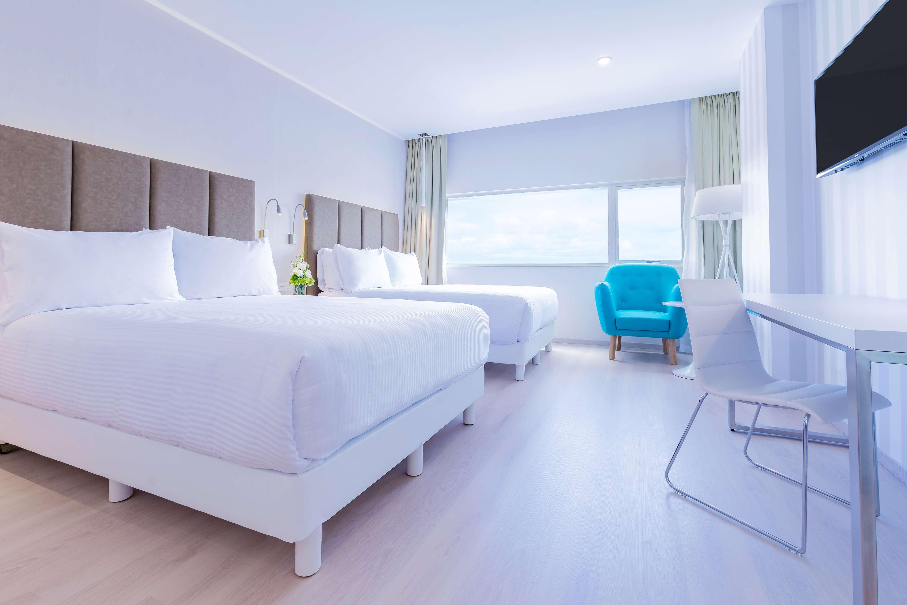 เอ็นเอช ปวยบลา ฟินซา Hotel ภายนอก รูปภาพ