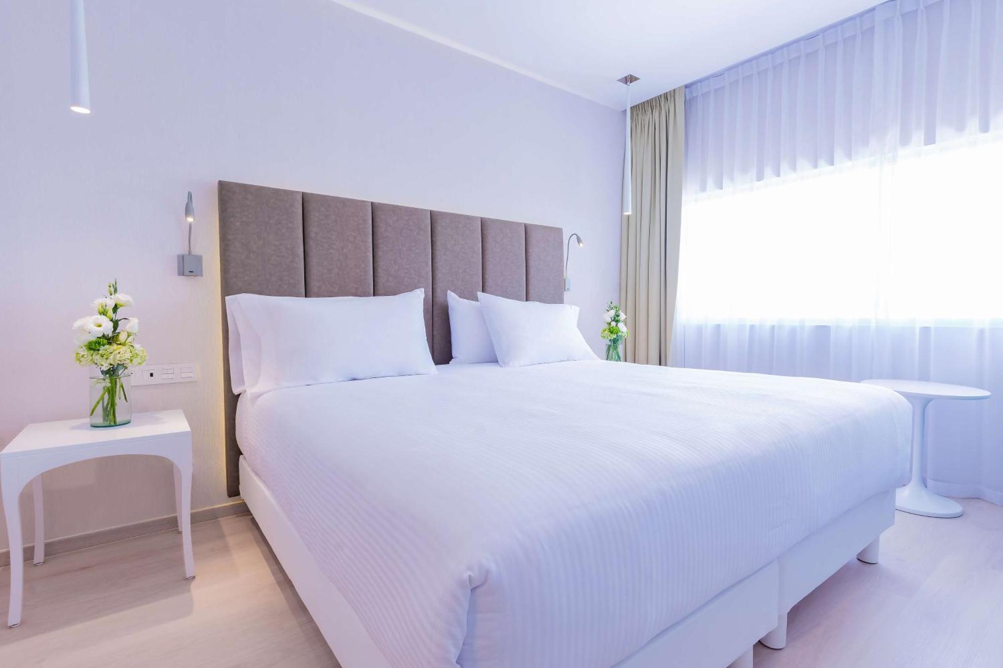 เอ็นเอช ปวยบลา ฟินซา Hotel ภายนอก รูปภาพ