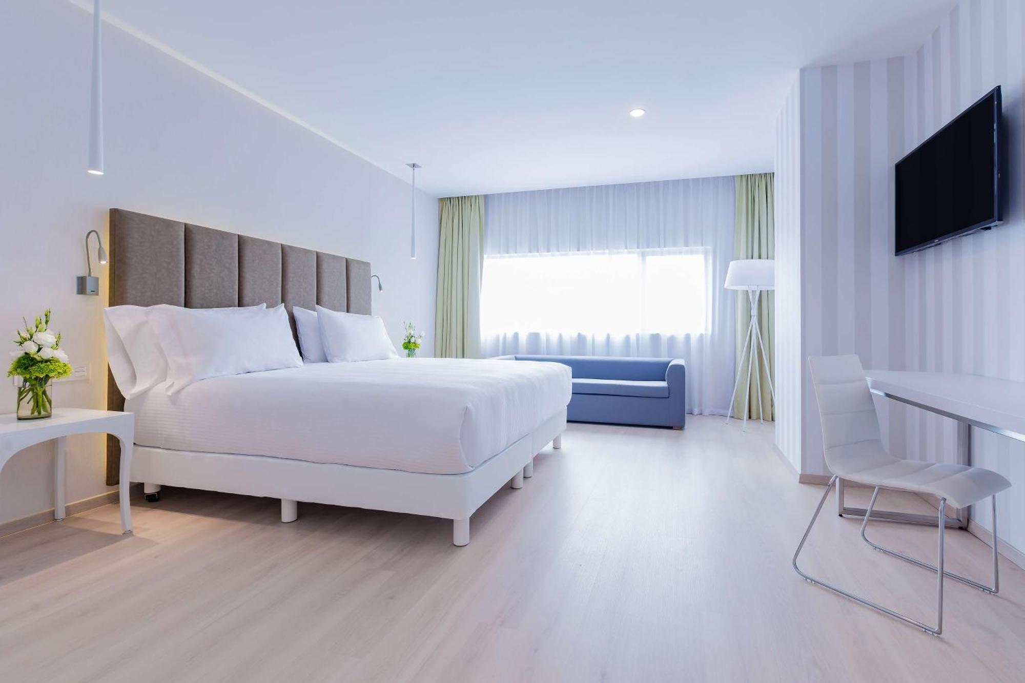 เอ็นเอช ปวยบลา ฟินซา Hotel ภายนอก รูปภาพ